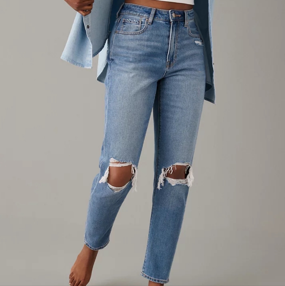 American Eagle mom distressed jeans size 6